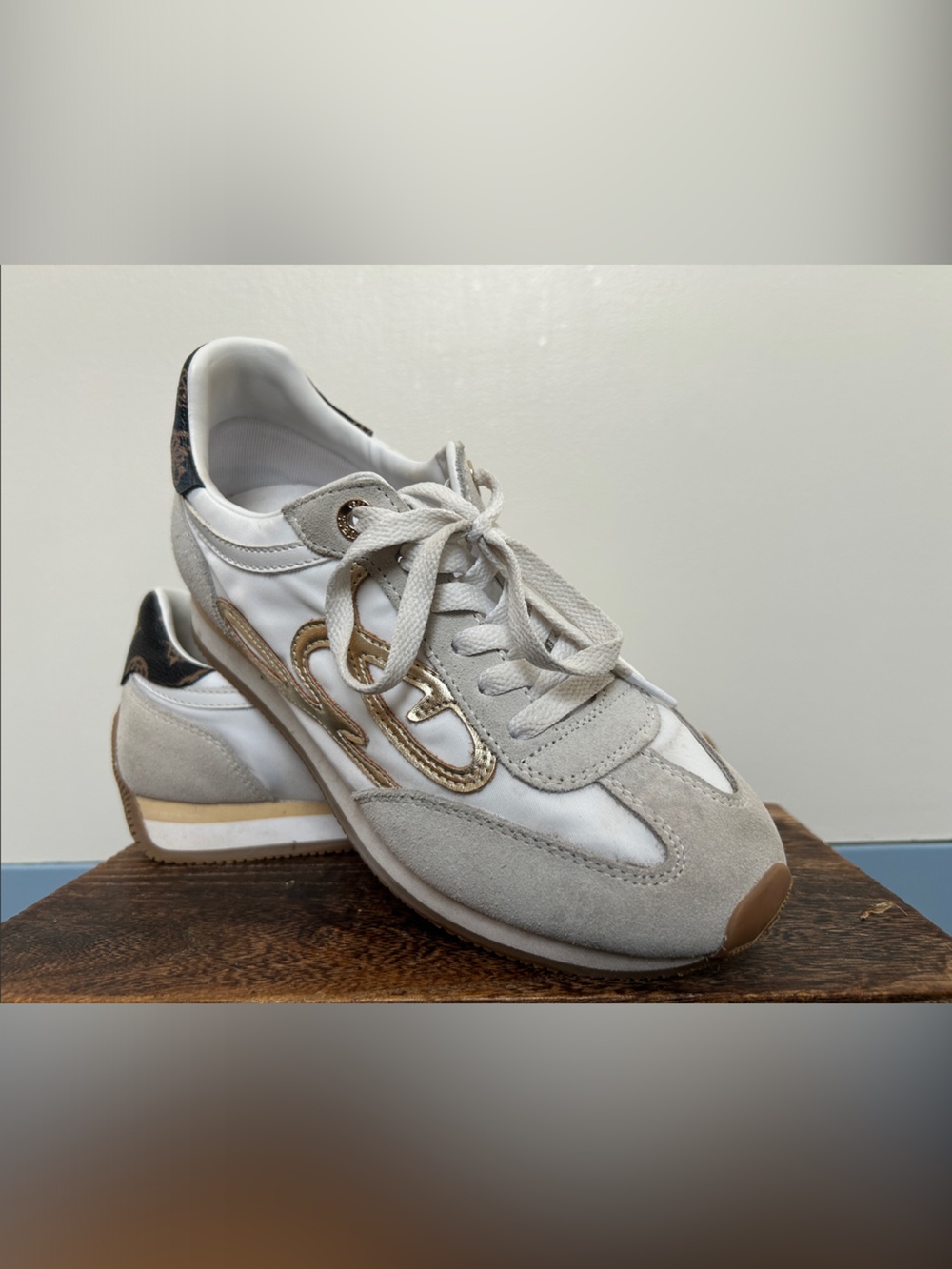 G by Guess White & Gold & Brown accent Low-Top Lace-Up Sneakers